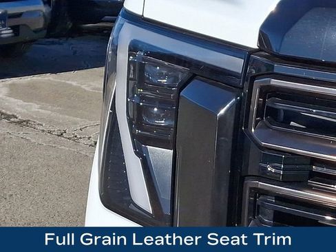 Used 2025 GMC Sierra 2500 AT4X image 29