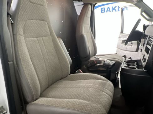 Used 2019 Chevrolet Express 2500 RWD image 23