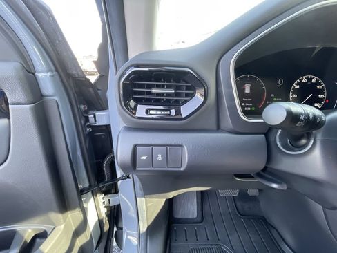 Used 2025 Honda Pilot Touring image 17