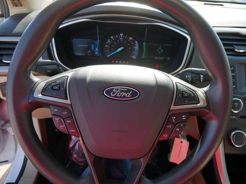 Used 2016 Ford Fusion SE image 25