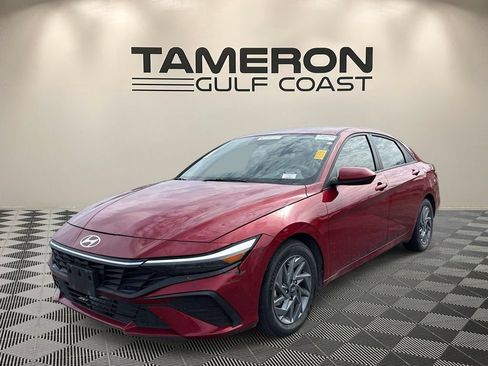 Used 2025 Hyundai Elantra Hybrid FWD image 3