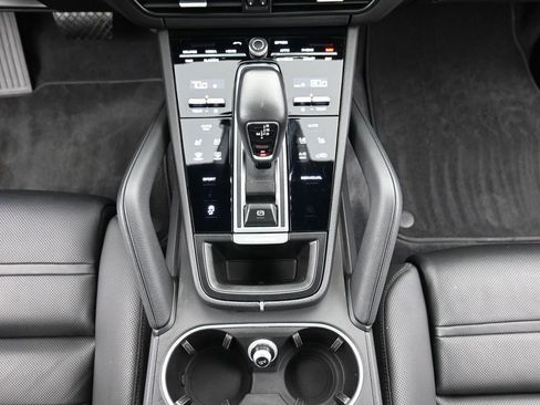Used 2023 Porsche Cayenne image 14