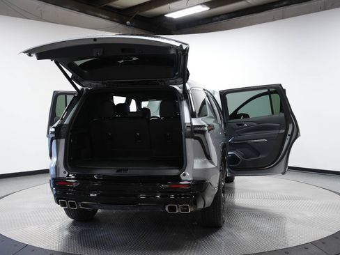 Used 2026 Chevrolet Traverse High Country w/ LPO, Floor Liner Package AWD/4WD image 12