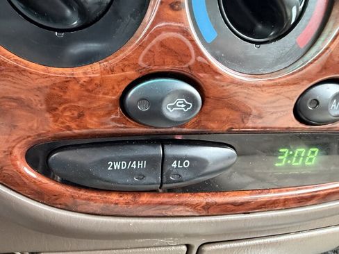 Used 2002 Toyota Tundra Limited image 19