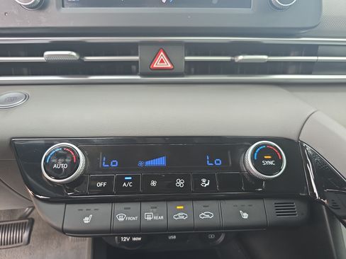 Used 2022 Hyundai Elantra Blue FWD image 18