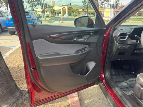 Used 2025 Chevrolet TrailBlazer LT image 18