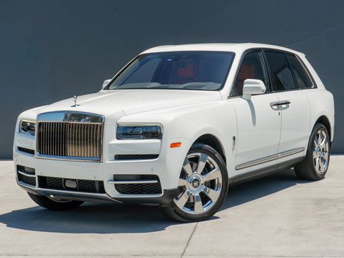 Used 2024 Rolls-Royce Cullinan AWD/4WD image 3