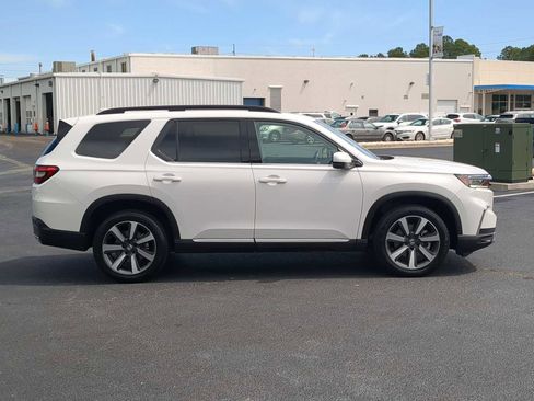 Used 2023 Honda Pilot Touring image 9