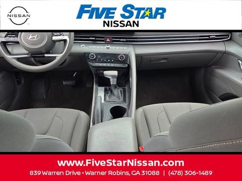 Used 2024 Hyundai Elantra SEL FWD image 8