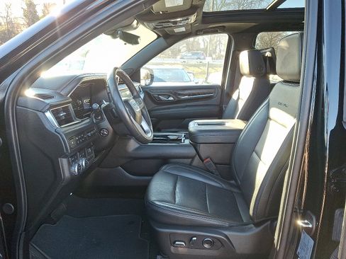 Used 2024 GMC Yukon XL Denali w/ Denali Reserve Package image 16