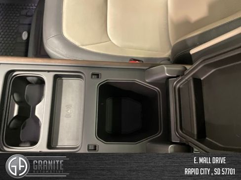 Used 2024 Land Rover Defender 110 X-Dynamic SE image 28