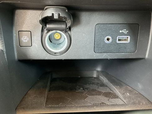 Used 2025 Nissan Versa SV FWD image 25