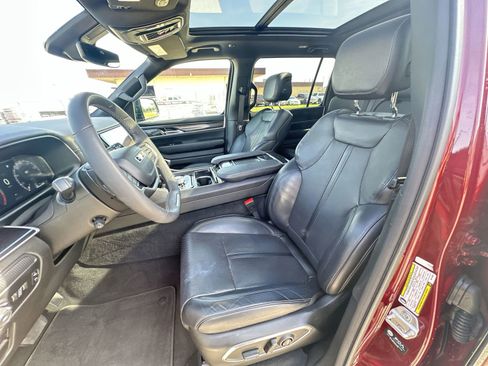 Used 2024 Jeep Wagoneer 4WD w/ Premium Group I image 20
