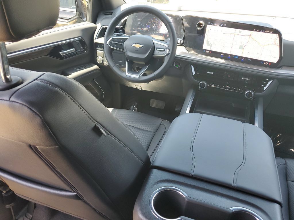 Used 2026 Chevrolet Tahoe LS RWD image 10