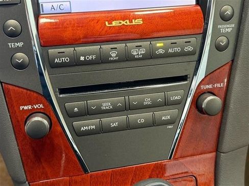 Used 2011 Lexus ES 350 w/ Luxury Pkg & Navigation w/ Preferred Accessory Package FWD image 23
