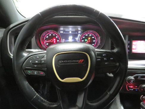 Used 2017 Dodge Charger SE image 13