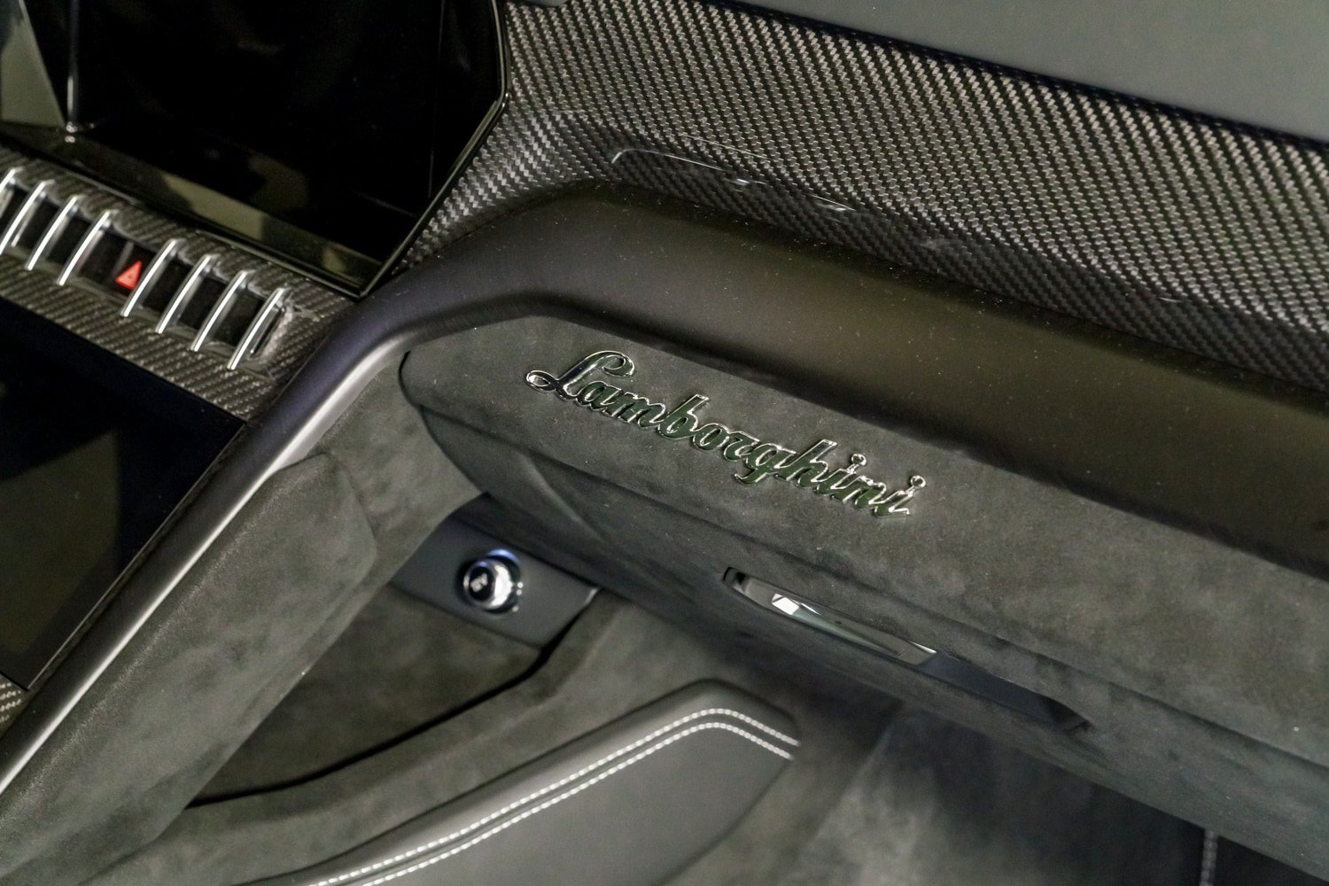 Used 2024 Lamborghini Urus Performante AWD/4WD image 30