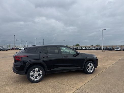 Used 2025 Chevrolet Trax LS image 22