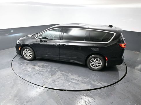 Used 2024 Chrysler Pacifica Touring-L image 20