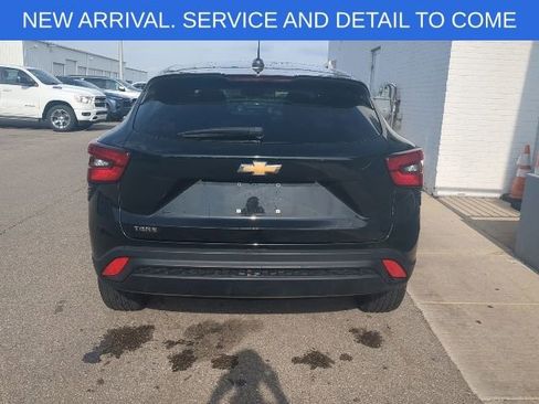 Used 2024 Chevrolet Trax LS w/ LS Convenience Package FWD image 5
