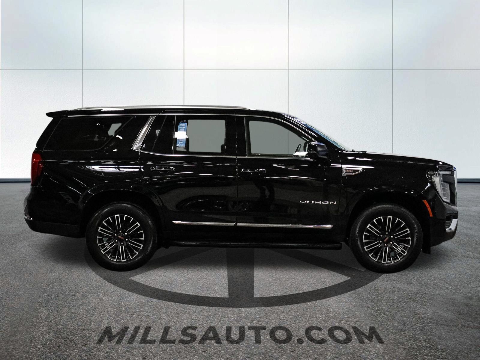 Used 2025 GMC Yukon Elevation AWD/4WD image 9
