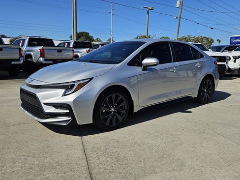 Certified 2025 Toyota Corolla SE image 3