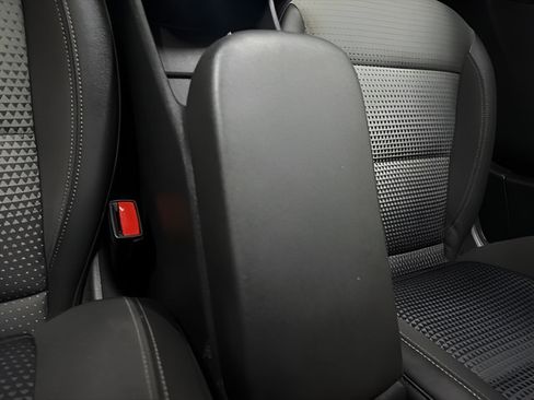 Used 2025 Chevrolet Trax LT w/ Sunroof Package FWD image 16