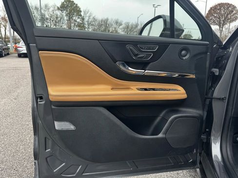 Used 2021 Lincoln Corsair Reserve image 21