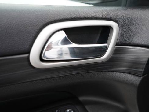 Used 2020 Jeep Grand Cherokee Altitude image 10