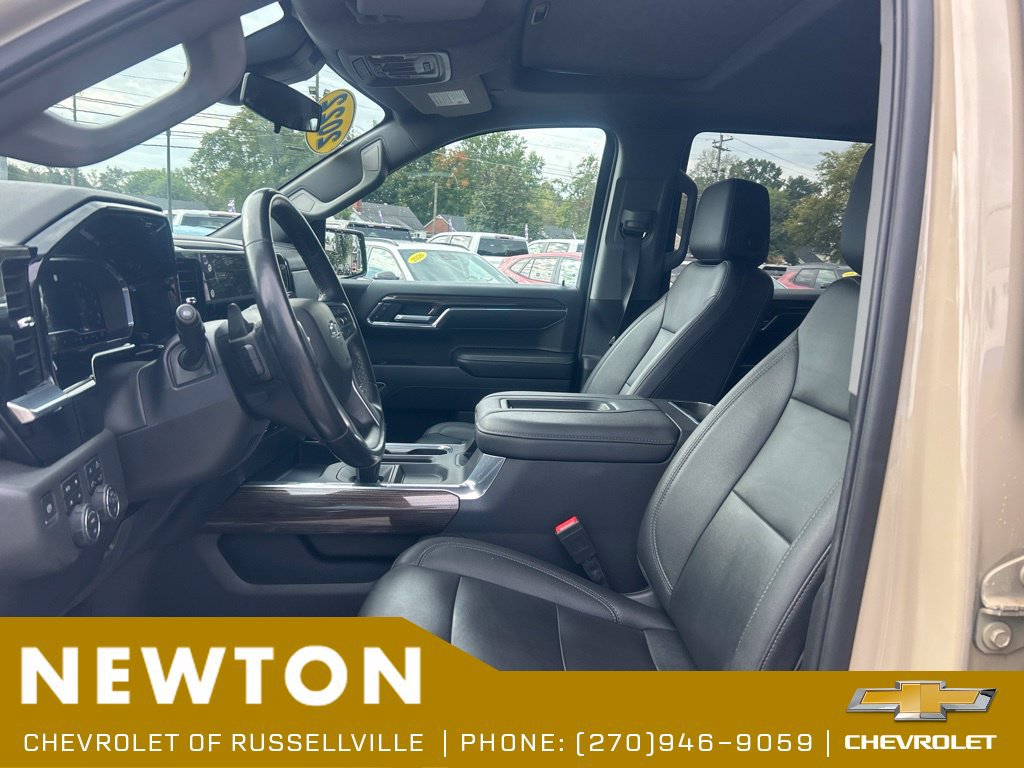 Used 2022 Chevrolet Silverado 1500 LT Trail Boss w/ LT Trail Boss Premium Package AWD/4WD image 4