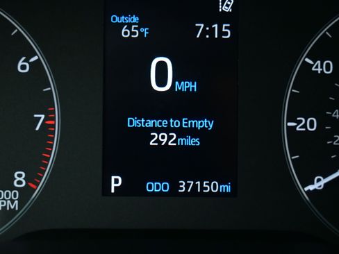 Used 2024 Toyota Corolla Cross LE image 24