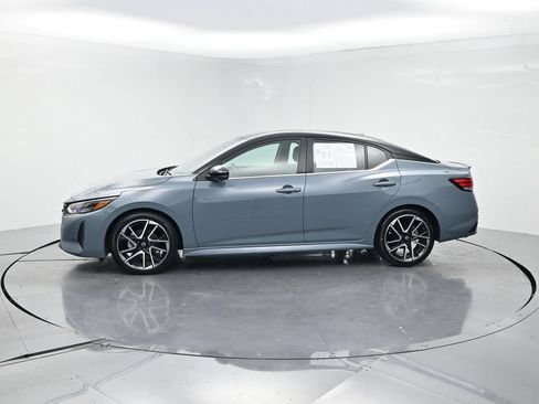 Used 2025 Nissan Sentra SR w/ SR Premium Package FWD image 3