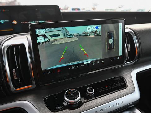 Certified 2025 Ford Expedition Max Platinum image 37