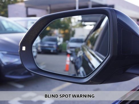 Used 2024 Audi Q8 Premium image 5