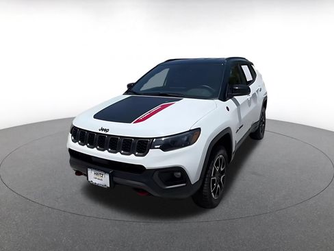 Used 2025 Jeep Compass Trailhawk AWD/4WD image 16