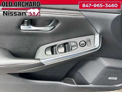 Used 2023 Nissan Sentra SR w/ SR Premium Package FWD image 7