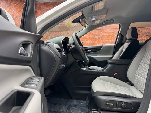 Used 2018 Chevrolet Equinox LT image 22