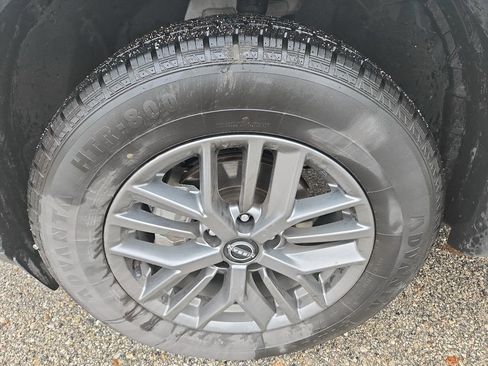 Used 2024 Nissan Rogue S image 33