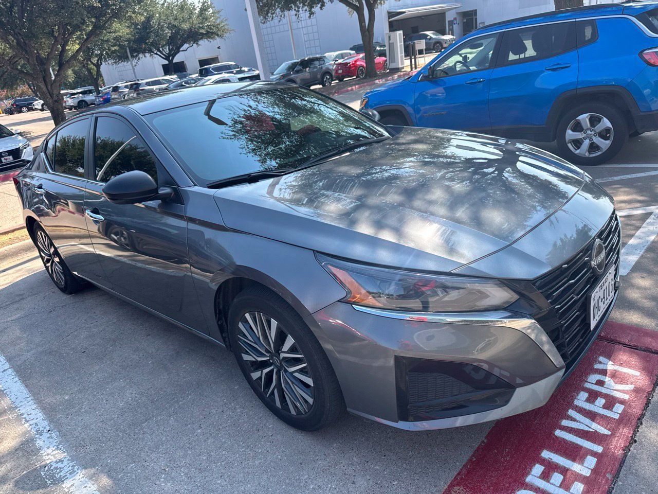 Used 2024 Nissan Altima 2.5 SV FWD image 2