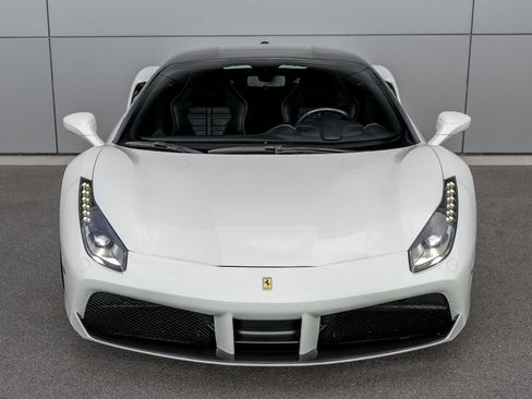 Used 2018 Ferrari 488 GTB RWD image 2