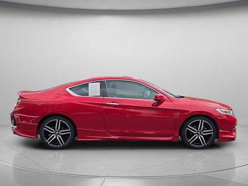 Used 2016 Honda Accord Touring image 9