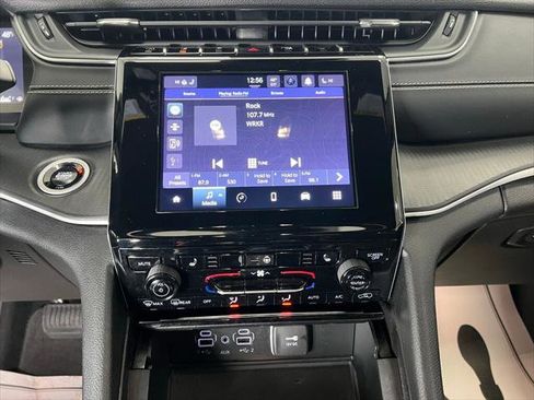 Certified 2024 Jeep Grand Cherokee Altitude image 12