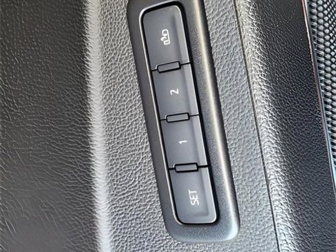 Used 2020 GMC Yukon SLT w/ Premium Edition image 13