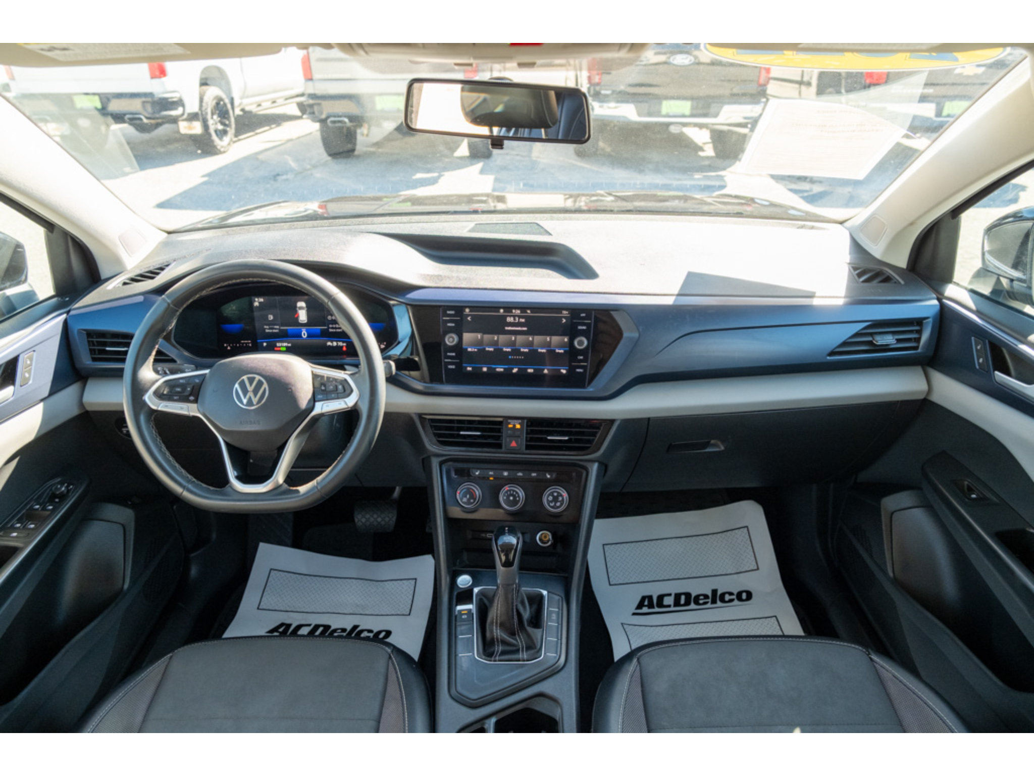 Used 2022 Volkswagen Taos SE FWD image 31