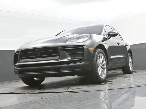 New 2025 Porsche Macan image 40