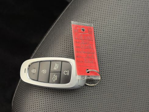 Used 2024 Hyundai Santa Cruz Limited image 31