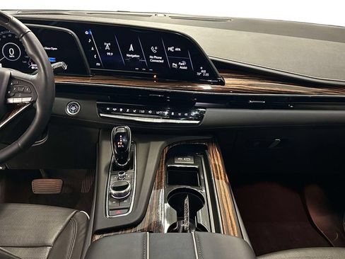 Used 2024 Cadillac Escalade Premium Luxury AWD/4WD image 22