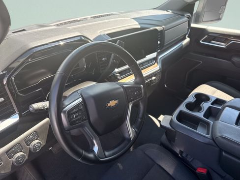 Used 2025 Chevrolet Silverado 2500 LT w/ Convenience Package AWD/4WD image 9