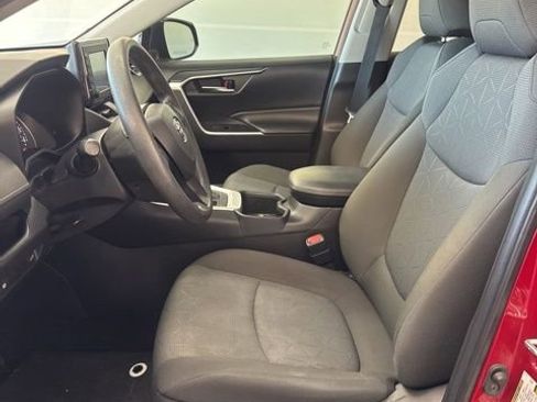Used 2022 Toyota RAV4 XLE w/ Convenience Package FWD image 16