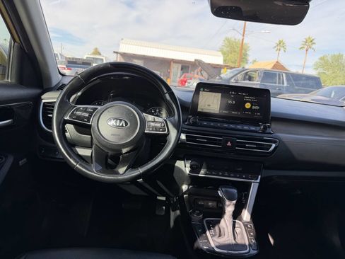 Used 2021 Kia Seltos SX w/ SX Sunroof Package image 23